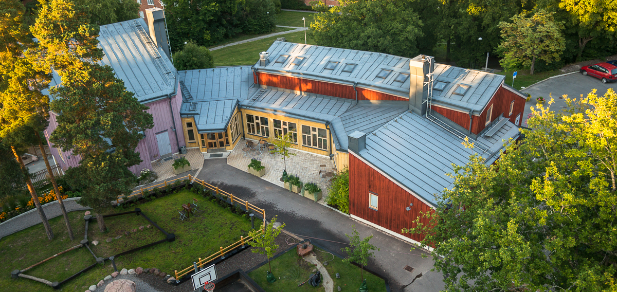 Att bygga en högskola